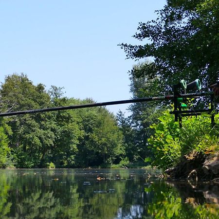 Hotel Camping Les Lacs De Courtes Estang Exterior foto