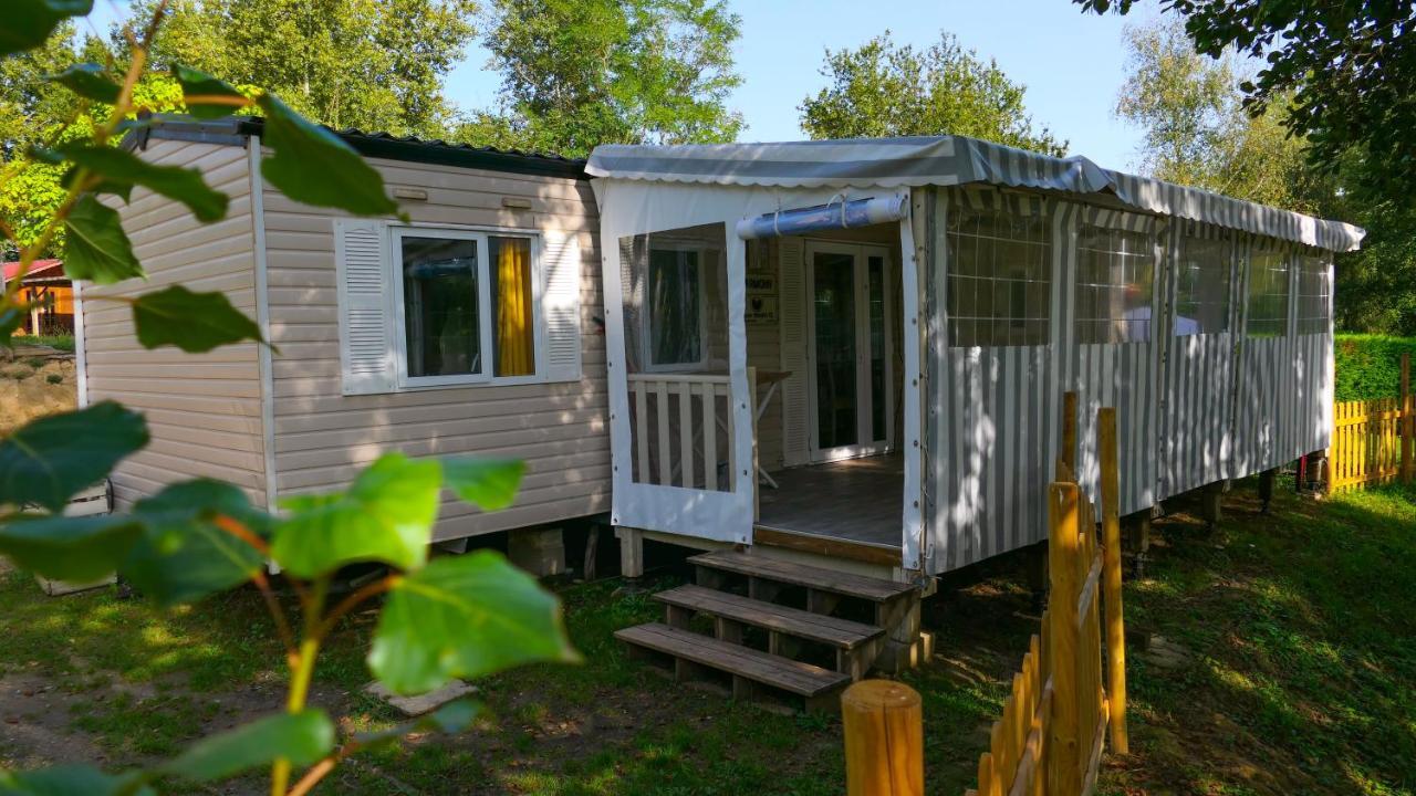 Hotel Camping Les Lacs De Courtes Estang Exterior foto