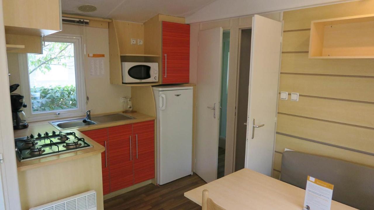 Hotel Camping Les Lacs De Courtes Estang Exterior foto